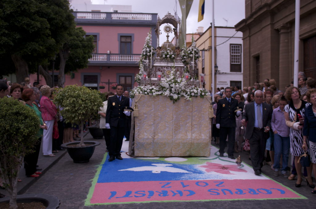 EL CORPUS CHRISTI LLENA DE COLOR Y DEVOCION LAS CALLES DE GALDAR
