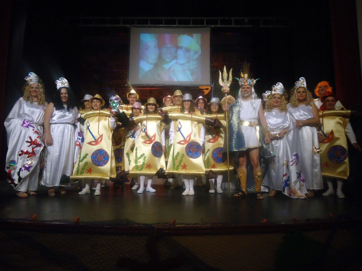 “Los familis de Inaci” dan la bienvenida al Carnaval de La Atlántida en Gáldar.