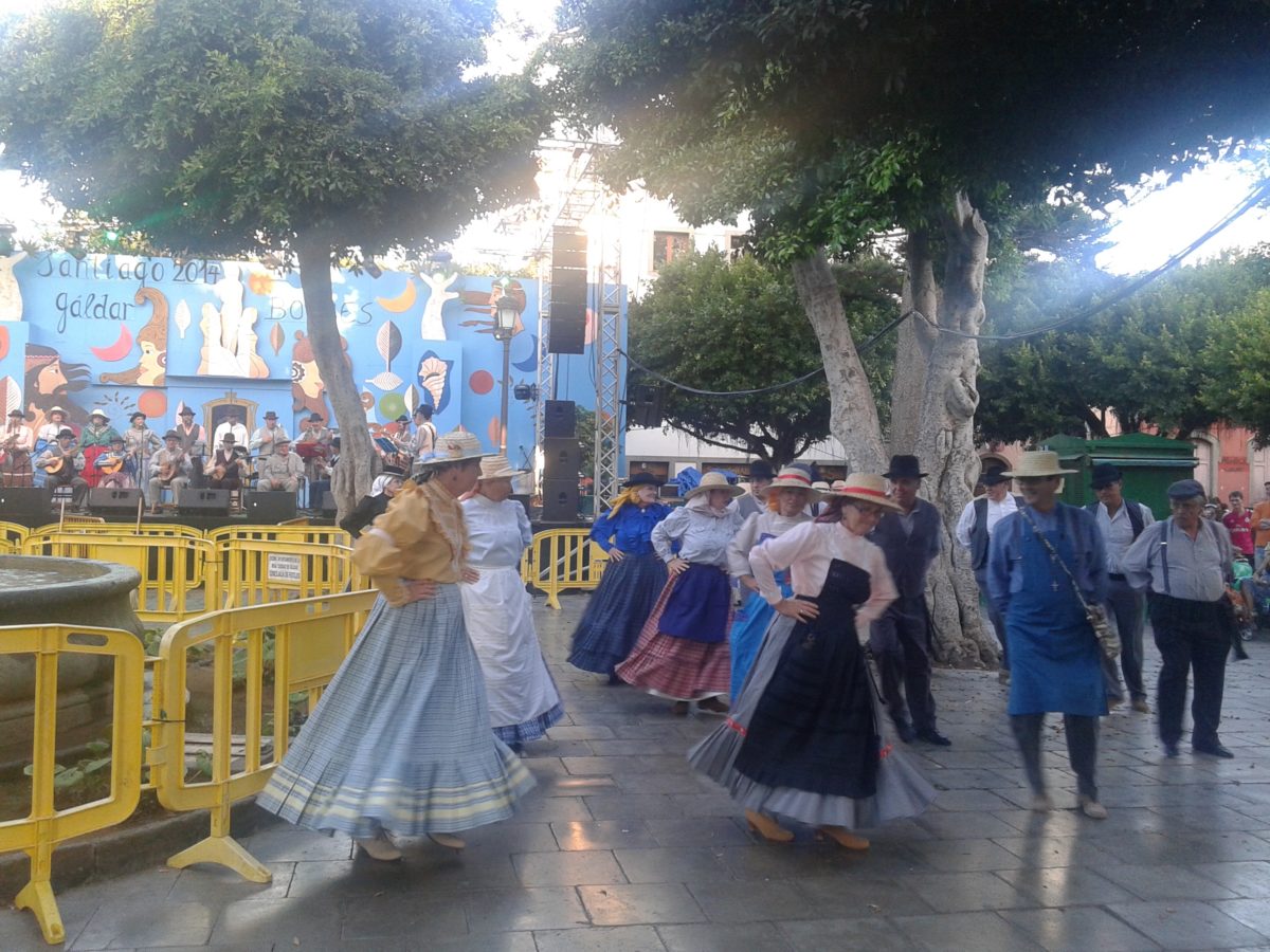 Farallón de Tábata pone el broche final a las Fiestas con el II Baile de La Escoba.