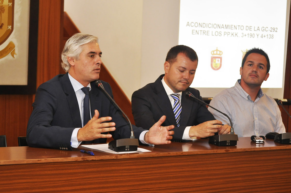 La obra de  mejora de la Bajada de las Guayarminas al Puente de los Tres Ojos concluirá a principios del próximo año.