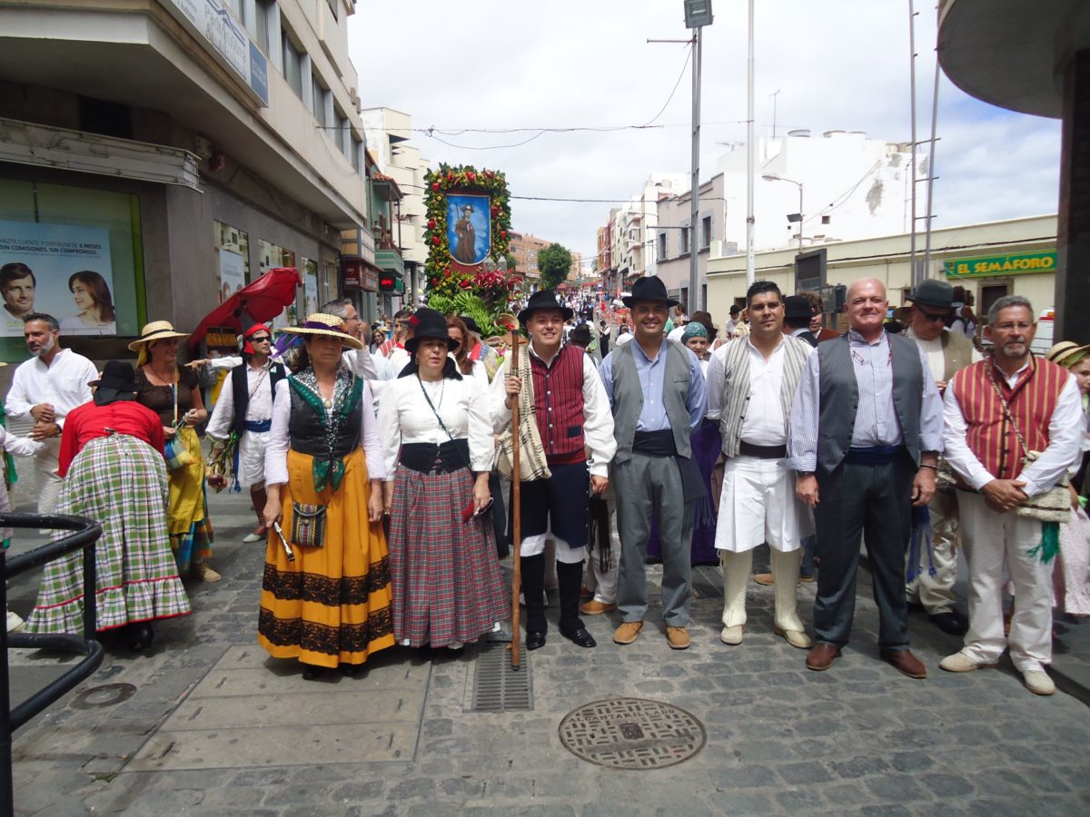 La romería de Gáldar, cumple con la tradición ante Santiago de los Caballeros.
