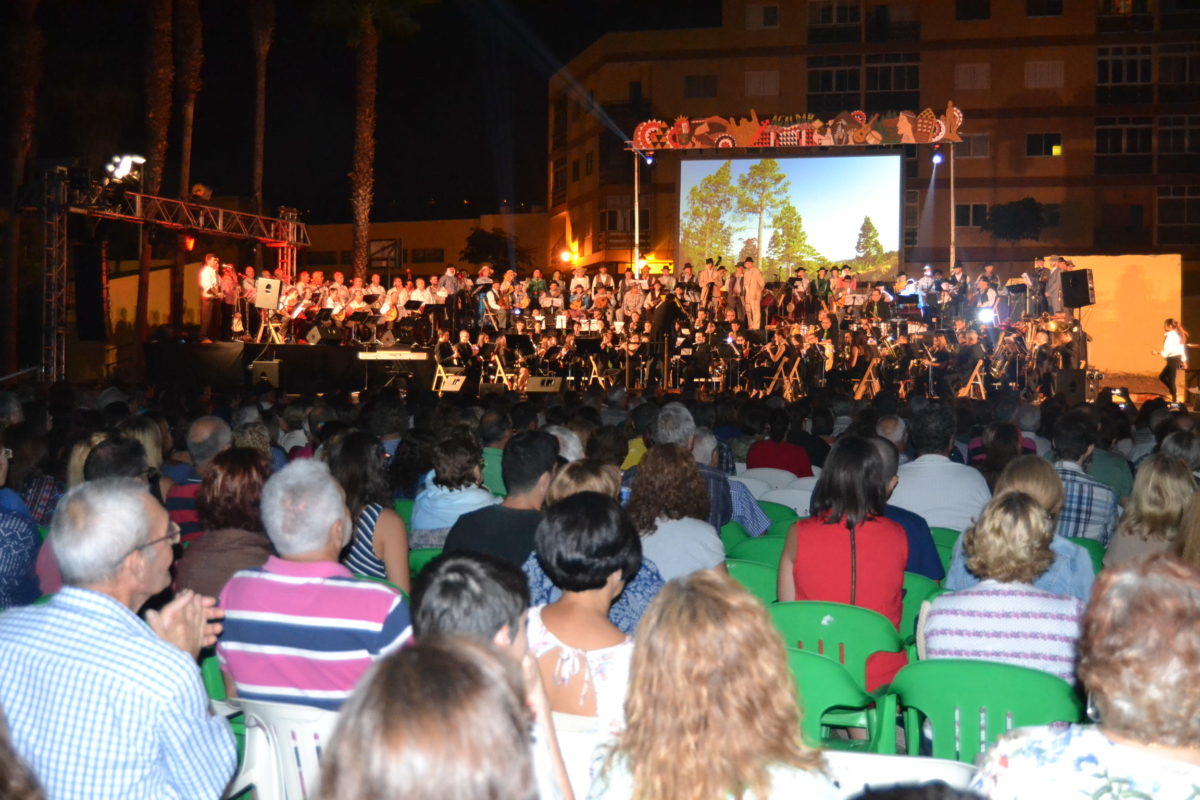 Un gran espectáculo musical y artístico envolvió de emociones la noche dedicada a Gáldar