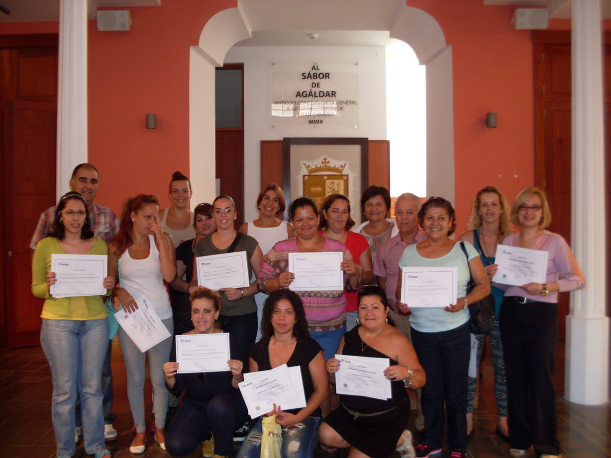 Un total de 15 mujeres del municipio reciben un taller de formación y orientación laboral