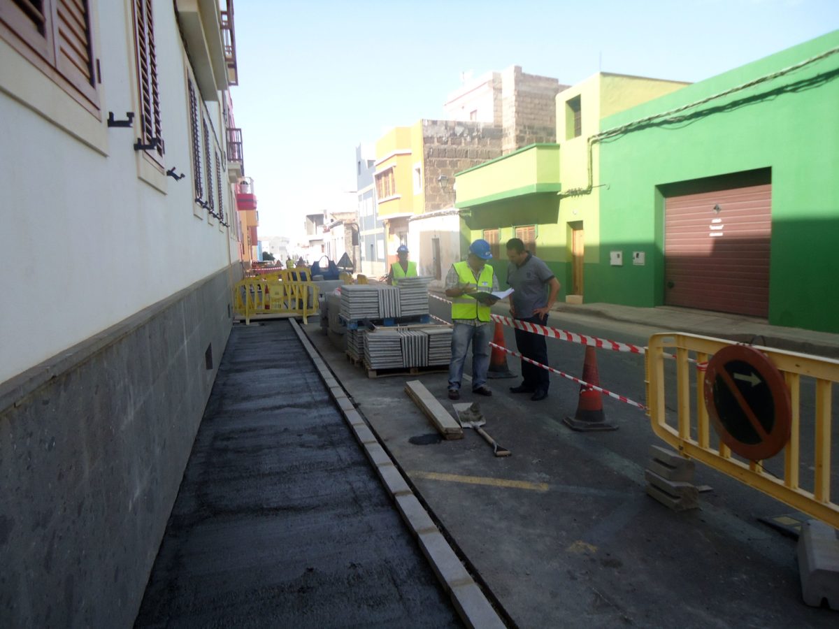 Comienzan los trabajos de asfaltado de la Calle Doramas