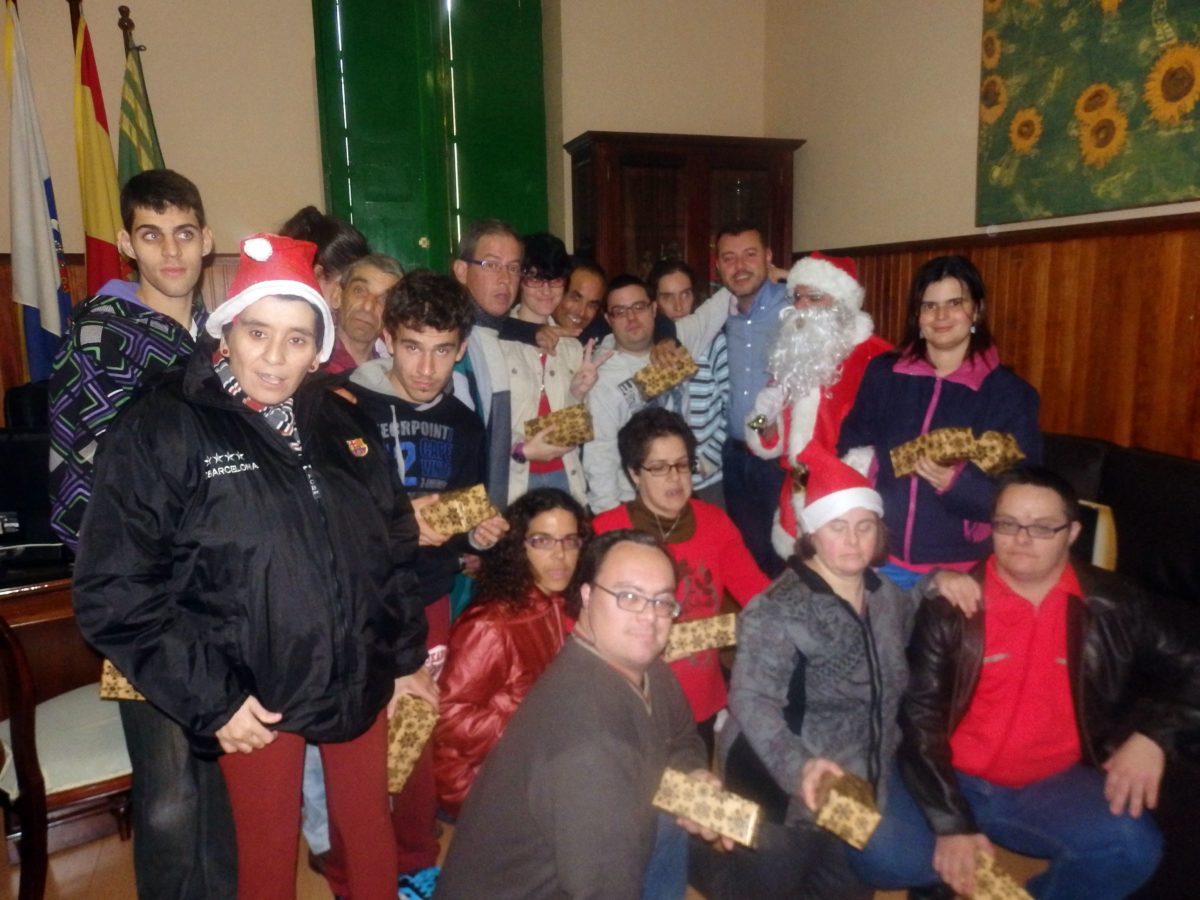 El Centro Ocupacional de Gáldar felicita al Alcalde la Navidad