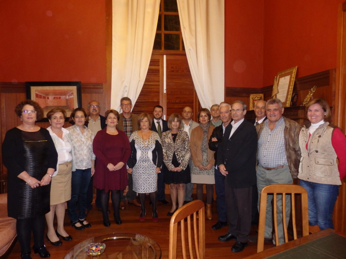 El Ayuntamiento reconoce públicamente a quienes han dedicado su vida a la enseñanza