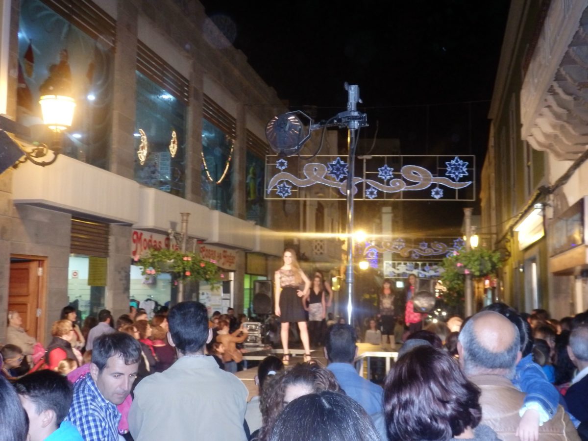 Gáldar celebra su “Noche de Navidad” con un inmejorable ambiente y una amplia jornada de comercio