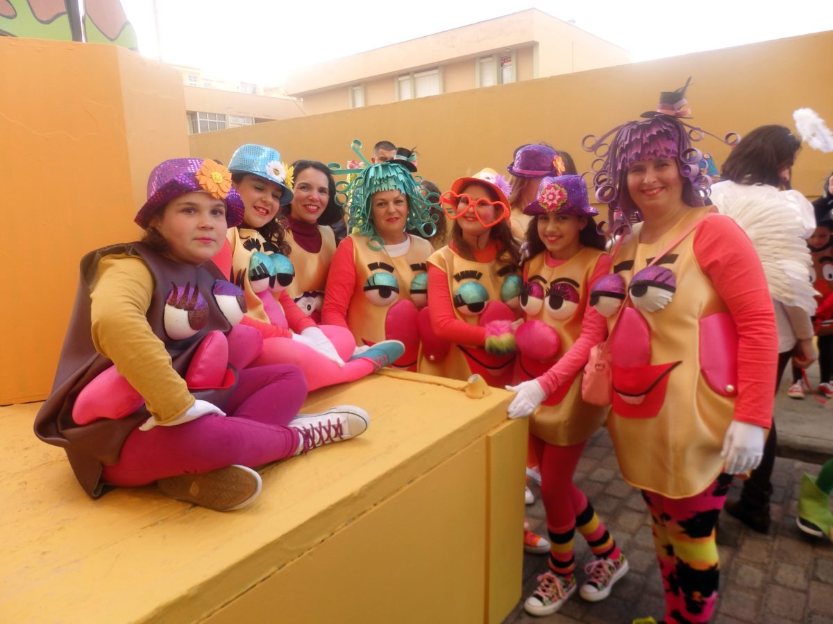 Miles de personas pusieron diversión y ritmo a la gran cabalgata del Carnaval de Gáldar