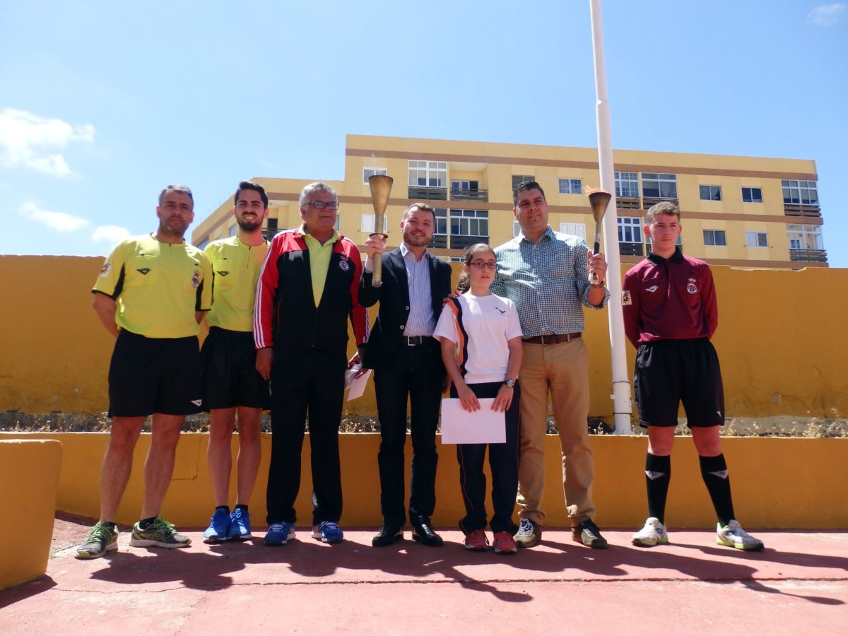 Los escolares del CEIP Antonio Padrón portaron la Antorcha a favor del “Juego Limpio”.
