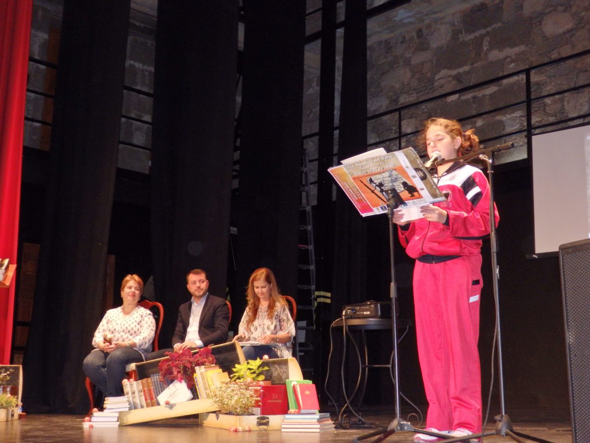 Escolares del CEIP Fernando Guanarteme protagonizan la lectura compartida de El Quijote