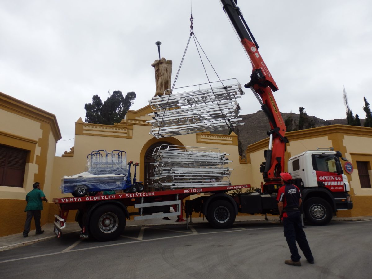 Llega al Cementerio de San Isidro la nueva maquinaria adquirida por el Ayuntamiento de Gáldar