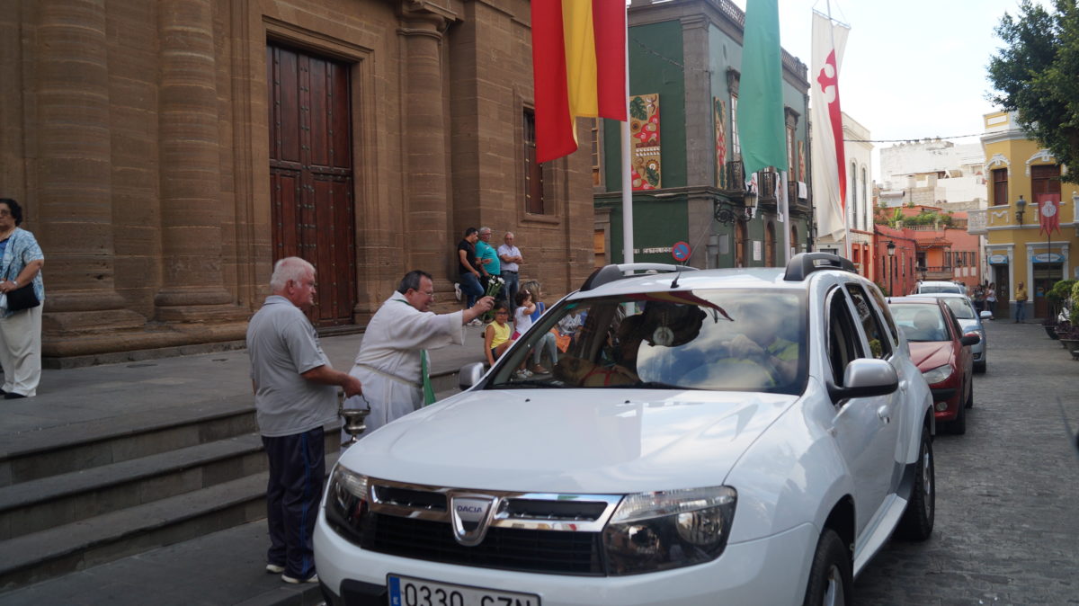 Gáldar cumplió con la bendición de coches en la festividad de San Cristóbal.