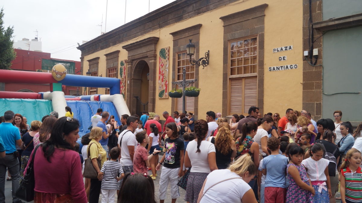Comida Vecinal, música y juegos infantiles en la Festividad de Santa Ana