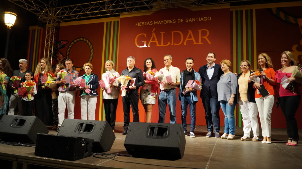 Las “Voces de Gáldar” vuelven a encandilar al público en el arranque de las Fiestas de Santiago.