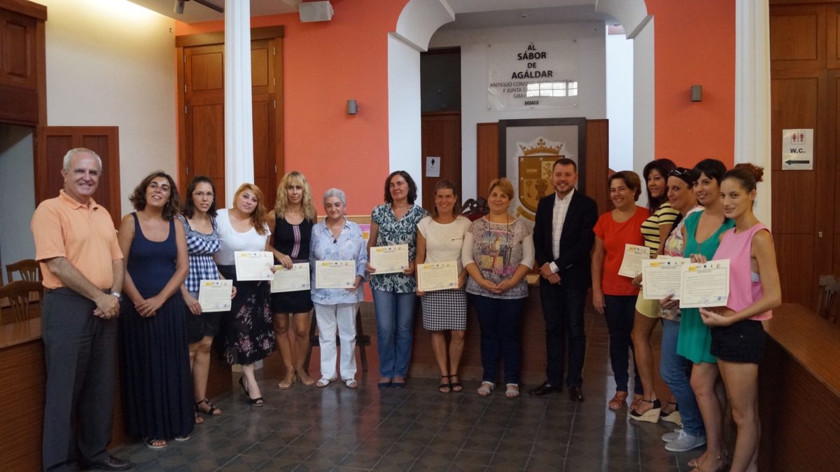 Un total de 15 mujeres del municipio mejoran su formación a través del Programa Clara