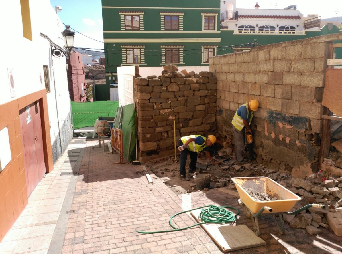 El Ayuntamiento acondiciona la prolongación de la Calle Benartemi para su apertura al tráfico.