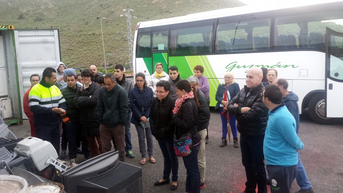 El Centro Ocupacional de Gáldar asiste a un Taller de Reciclaje