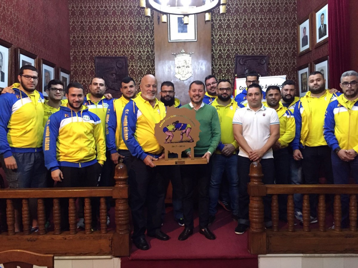 El alcalde anuncia la concesión del Lazo de Honor al C.L. Unión Gáldar y Club Balonmano  Gáldar