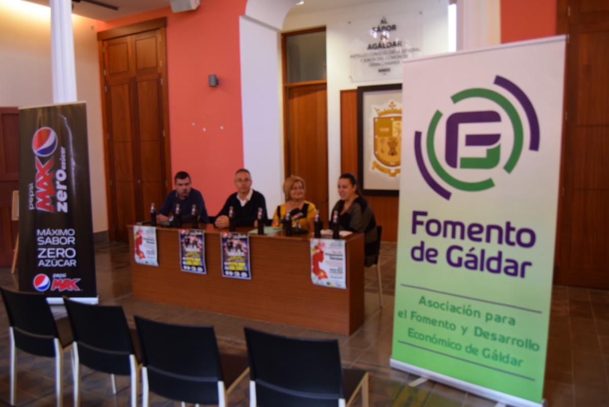 Una pasarela de moda y el concierto de Los Salvapantallas amenizarán la noche de este viernes