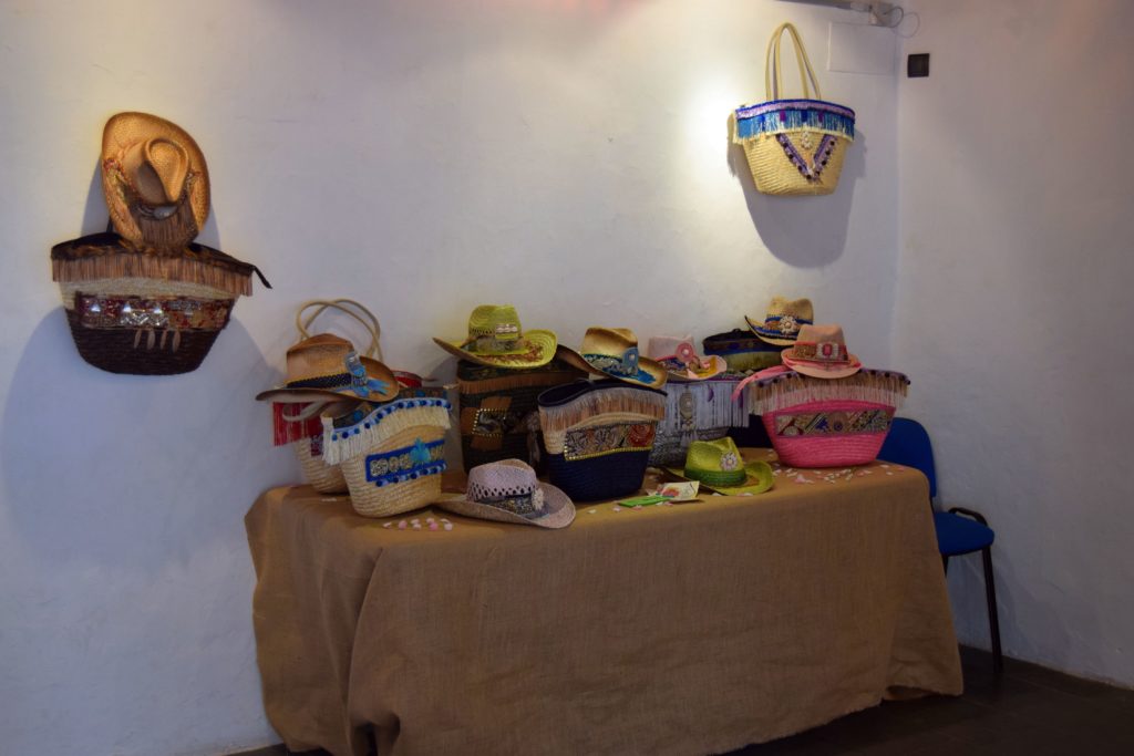 EXPOSICION AGUITA CON LA MODA