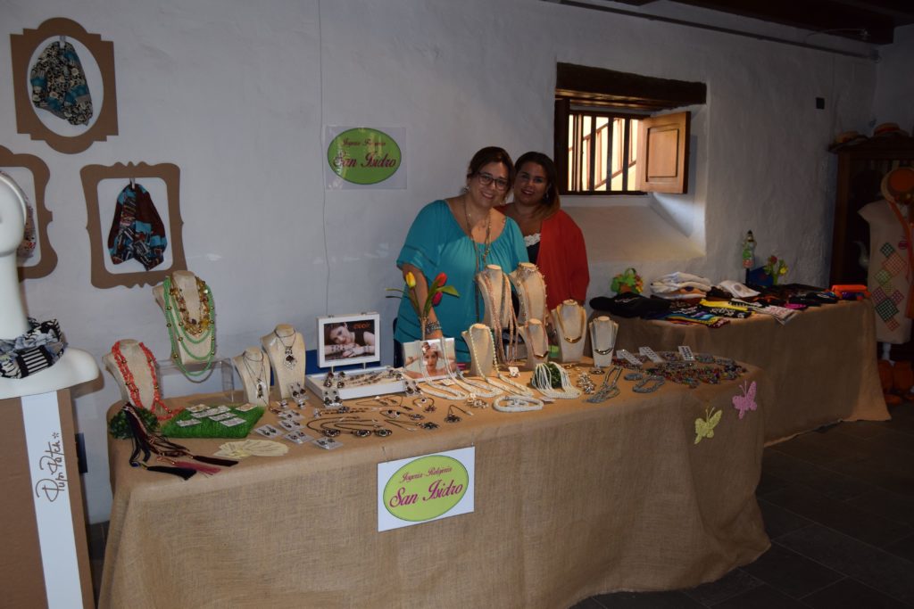 EXPOSICIONAGUITA CON LA MODA8