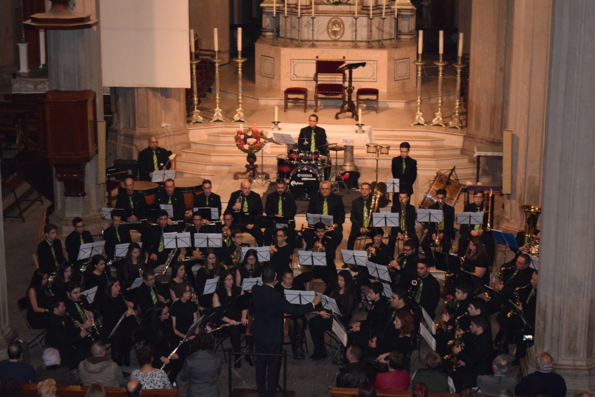 La Banda Municipal felicitó la Navidad con un aclamado concierto en el Templo de Santiago