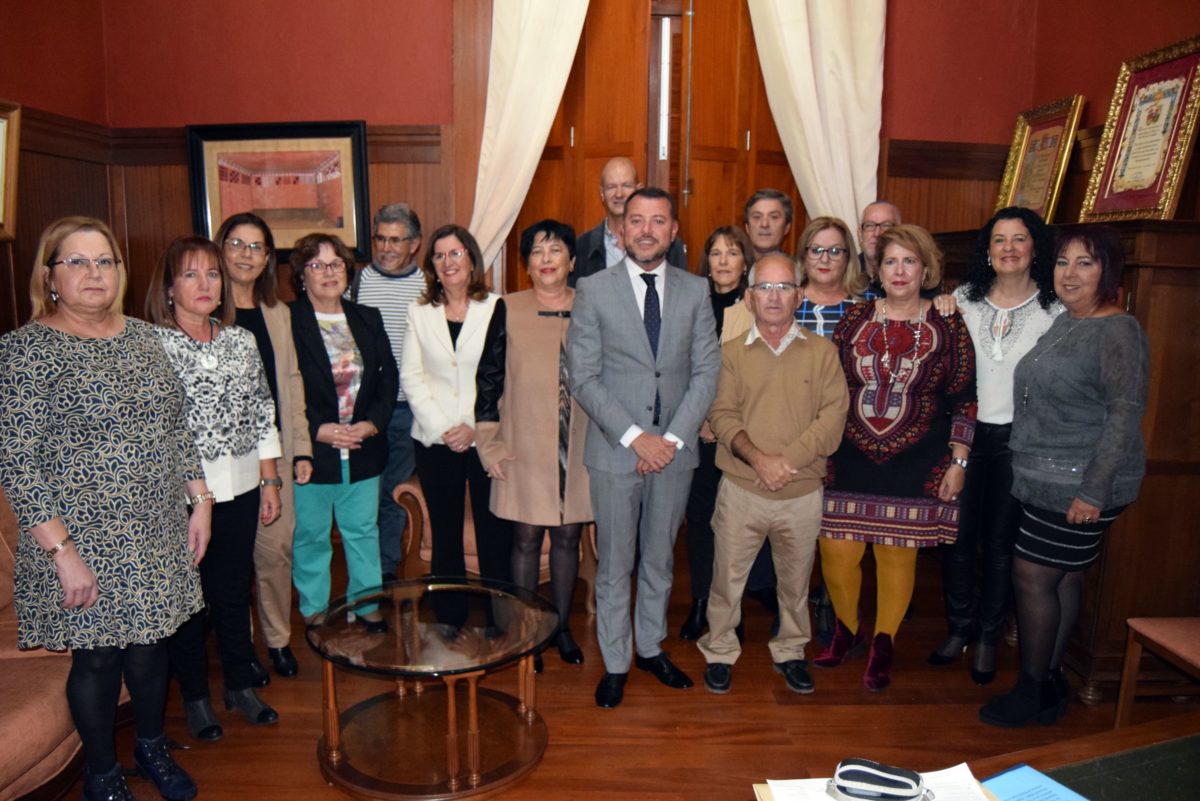 Gáldar rinde tributo a sus maestros jubilados en el Día del Enseñante