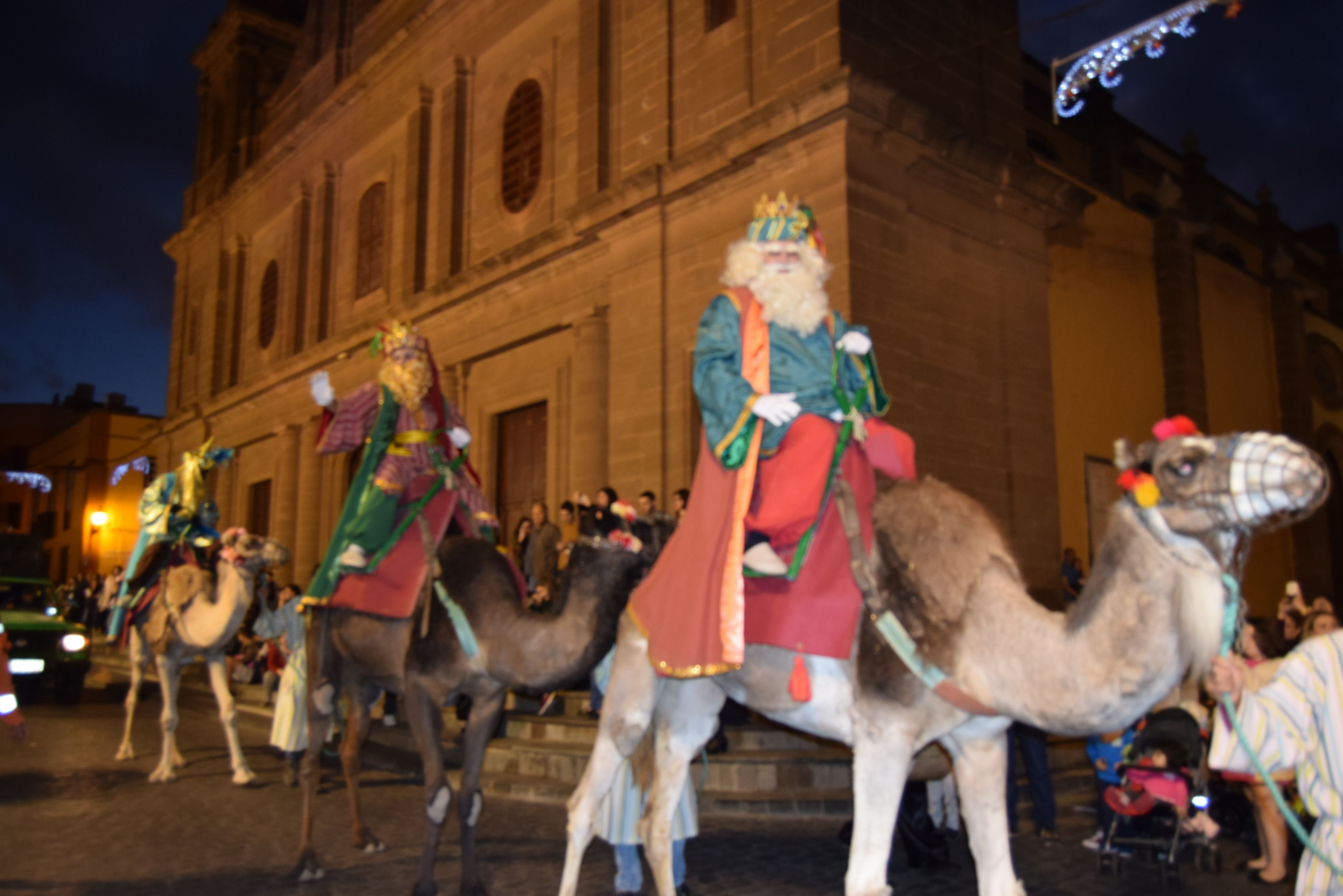 La Cabalgata de Reyes llena de ilusiones la noche más esperada del año