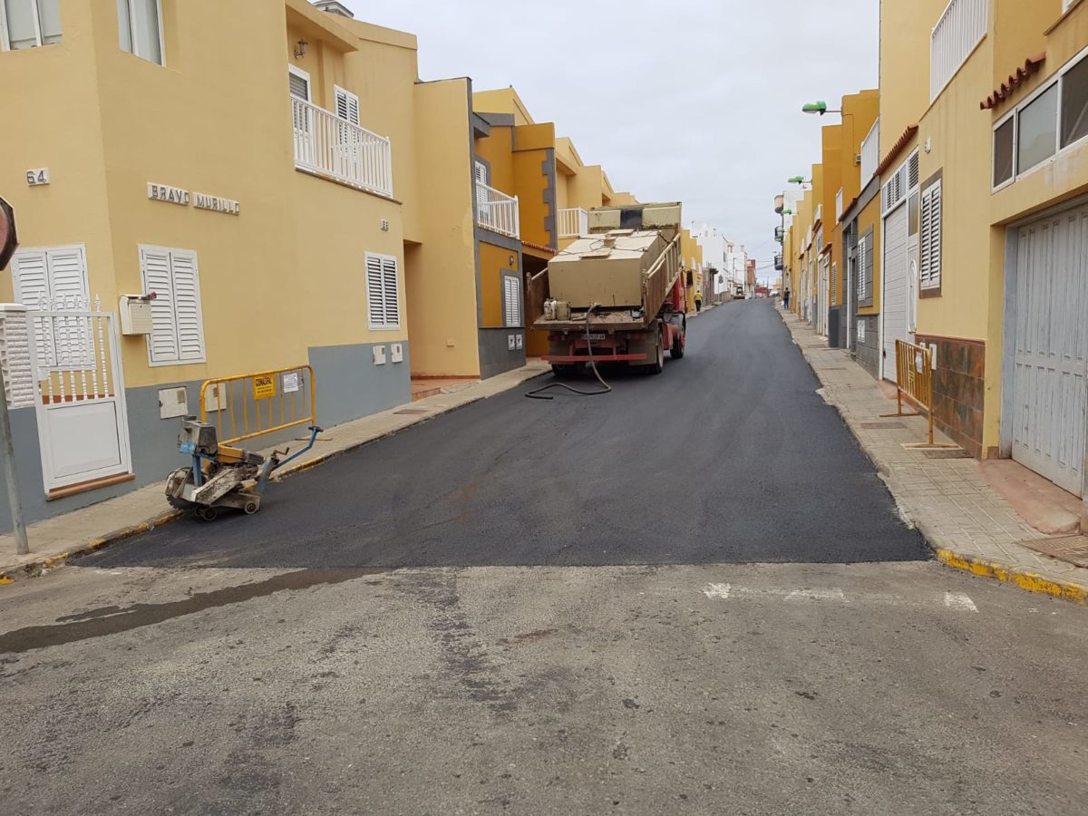 Comienza el reasfaltado de calles  en el barrio de Sardina