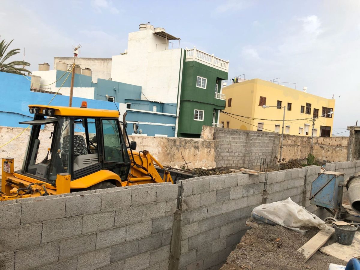 Comienzan las obras de ampliación de la calle Isaac Albéniz, en la bajada de La Montaña