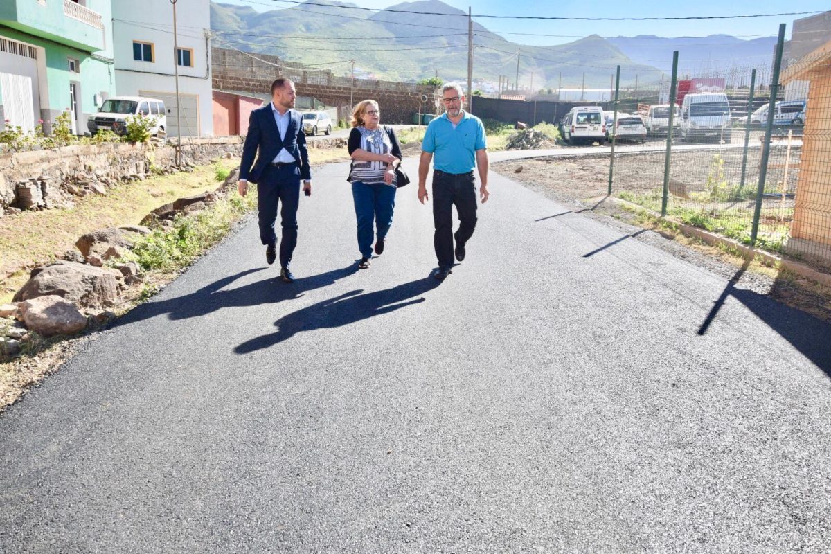 El Ayuntamiento de Gáldar lleva a cabo el asfaltado de Acebuche en Los Quintana