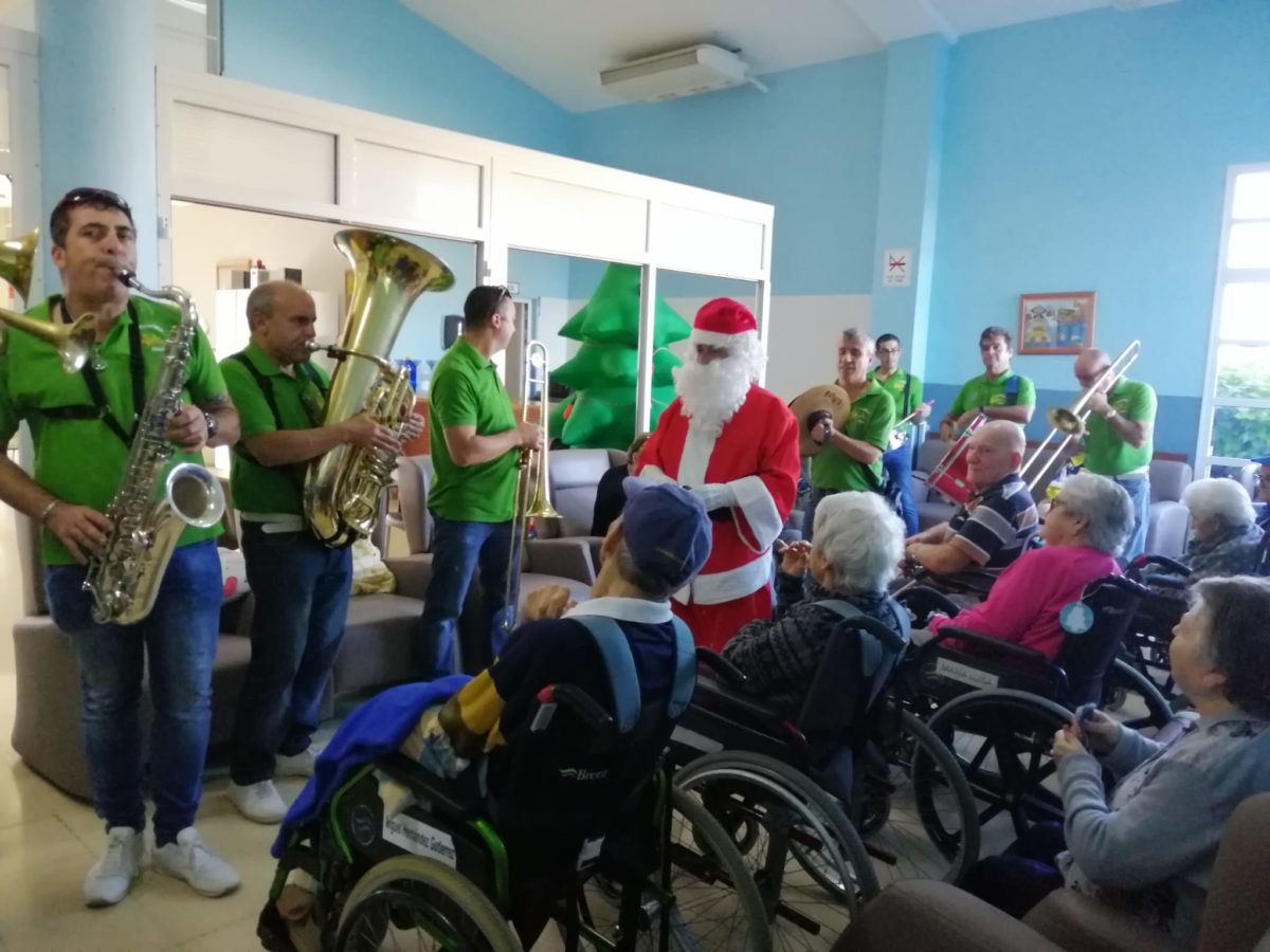 La Residencia de Mayores de Barrial y el Centro de Día reciben la alegría de la Navidad