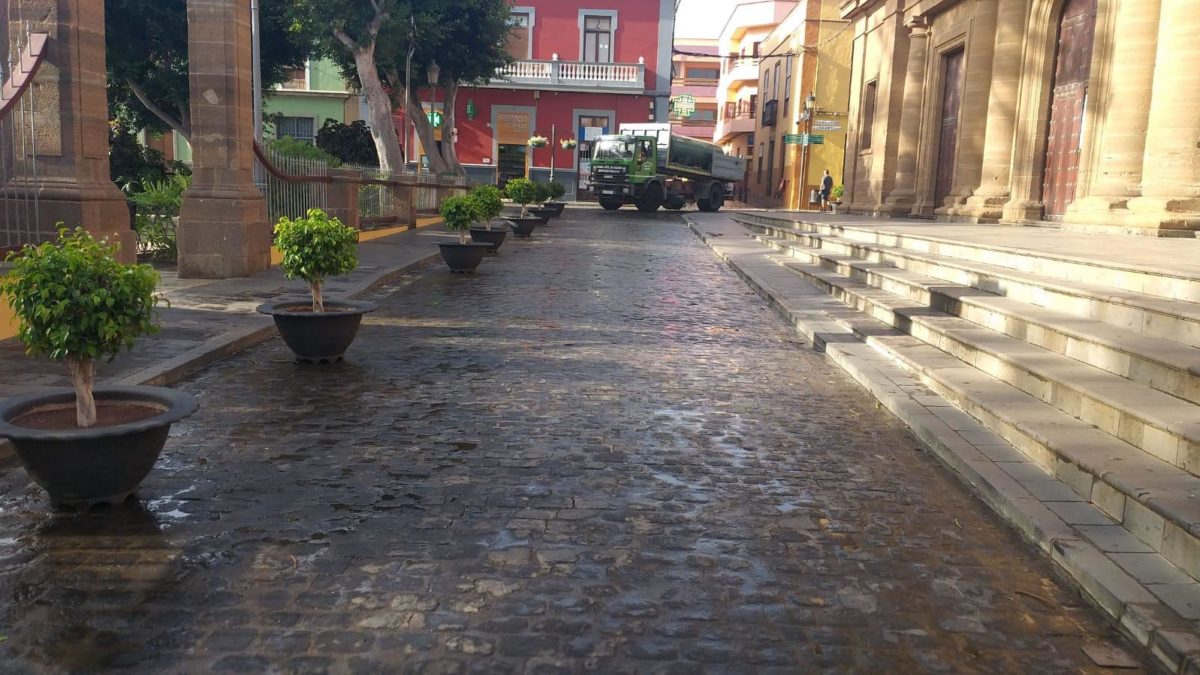 El Ayuntamiento de Gáldar refuerza la limpieza y desinfección en las calles del municipio