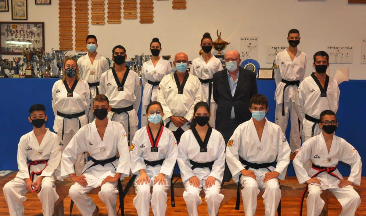 Entrega de nuevos cinturones negros en el Gimnasio Municipal Kim Gáldar con récord de aspirantes juveniles