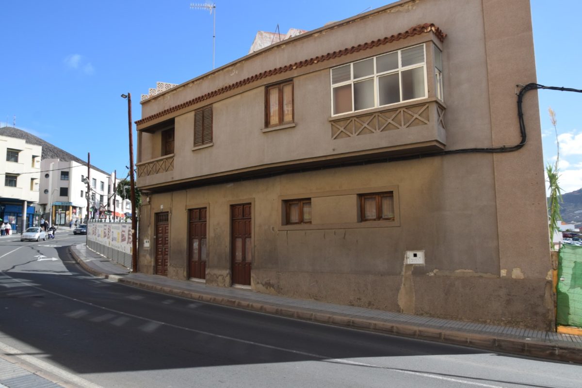 El Ayuntamiento de Gáldar adquiere la última parcela que se incorpora al futuro edificio municipal de aparcamientos