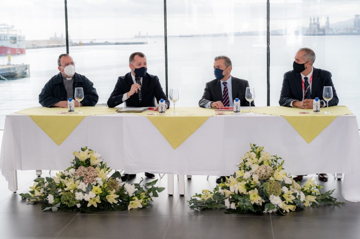 Naviera Armas promocionará en sus terminales y en su flota “Gáldar Jacobeo 21” y el Camino de Santiago de Gran Canaria