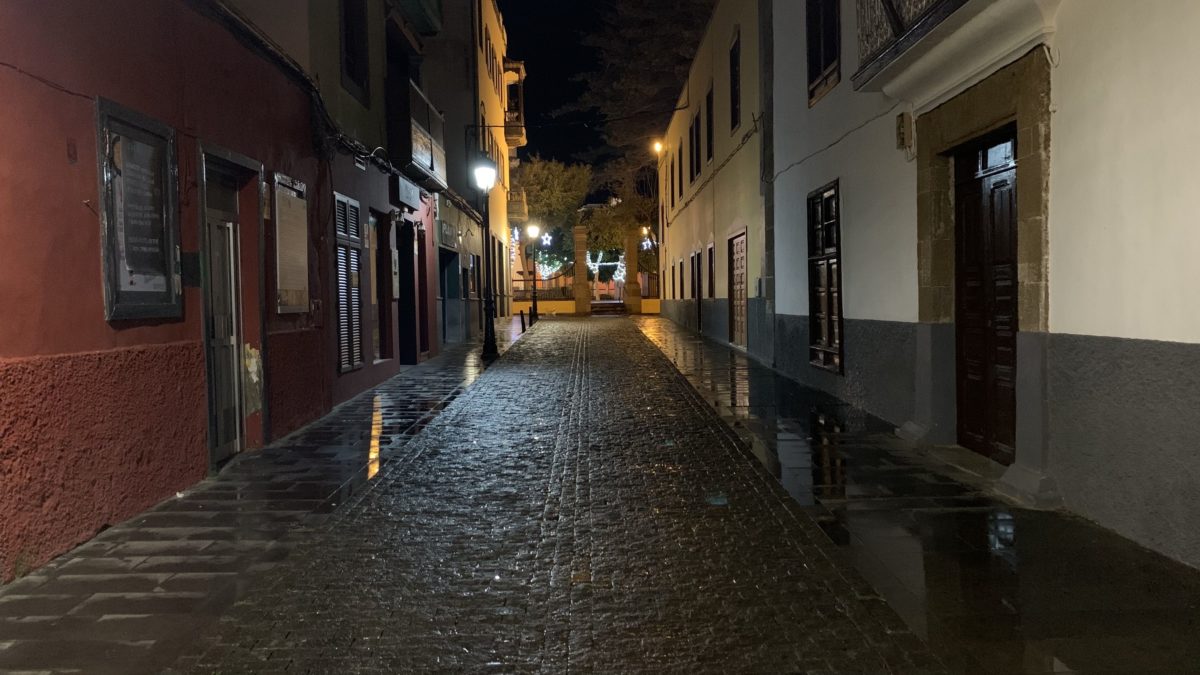 El Ayuntamiento de Gáldar instala 104 nuevas luminarias led en calles del casco
