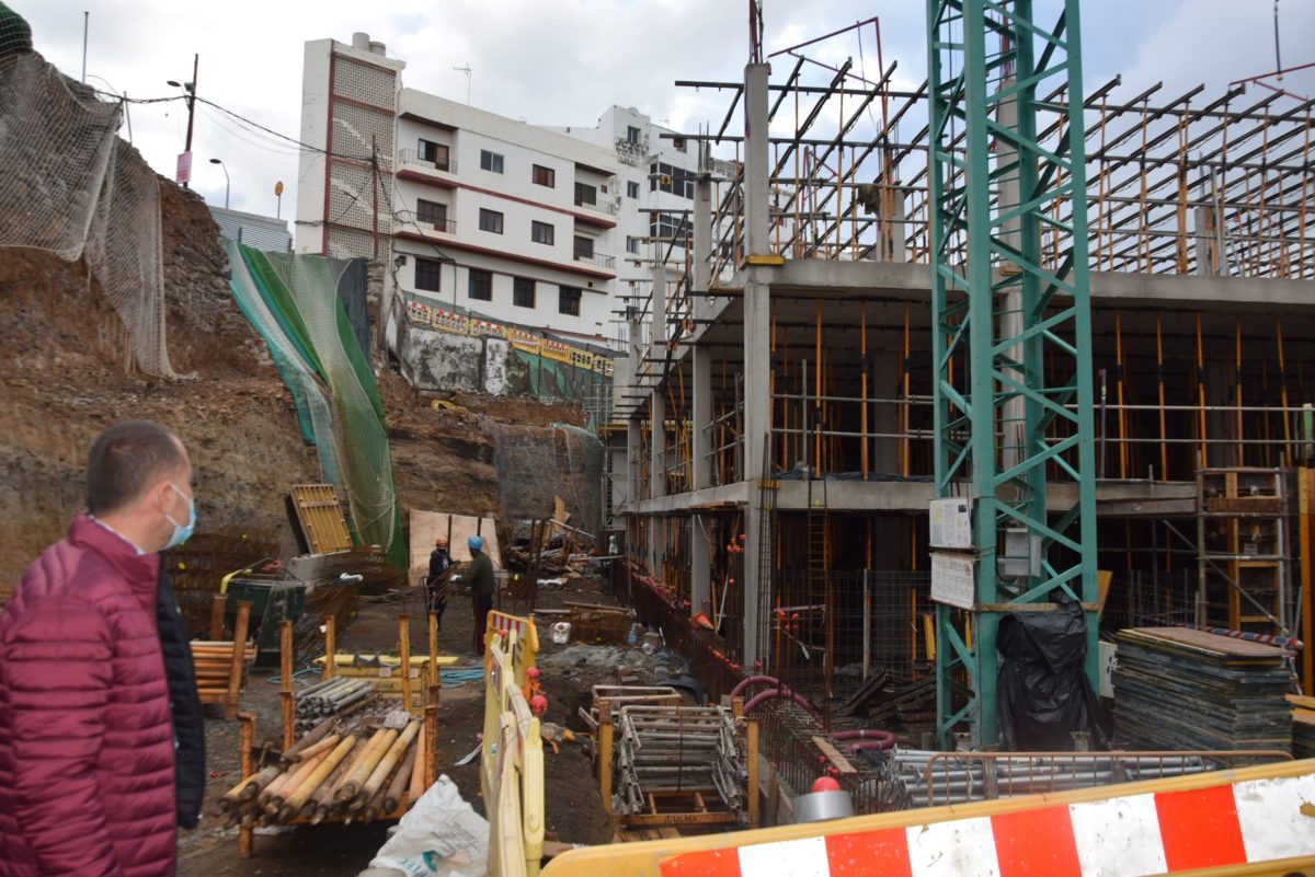 Avanzan a buen ritmo las obras del futuro aparcamiento municipal en el casco de Gáldar
