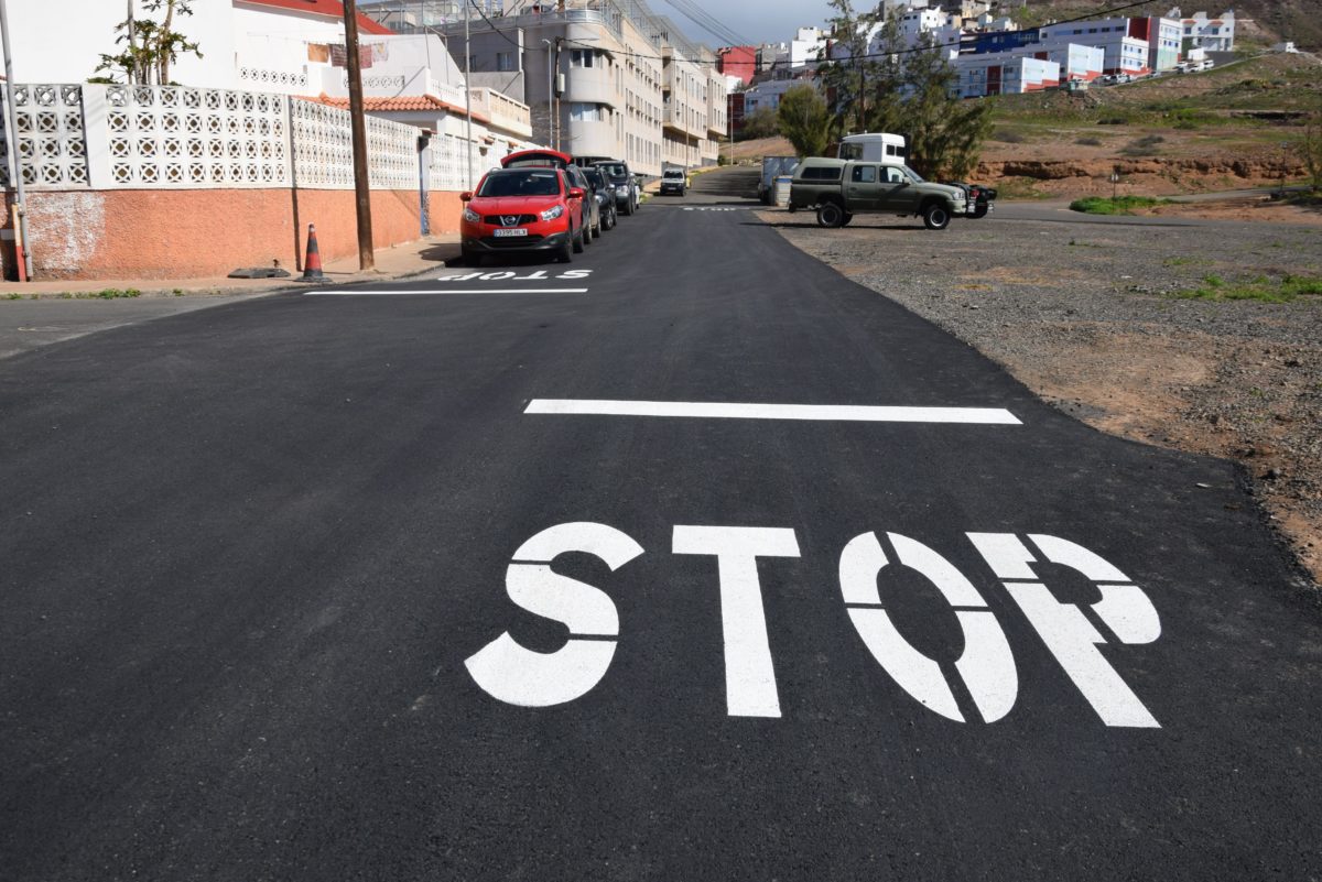 El Ayuntamiento de Gáldar mejora el reasfaltado de calles en la urbanización de la ermita de Sardina