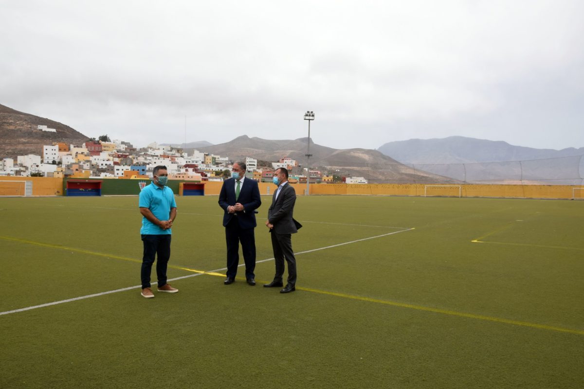 Nuevo césped artificial y mejoras para el Campo de Fútbol de Sardina de Gáldar