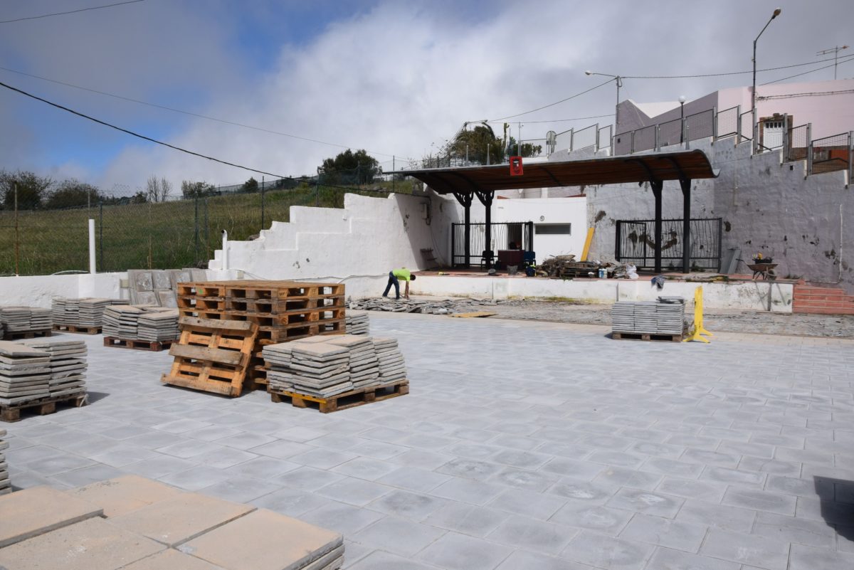 Último tramo de las obras de impermeabilización de la cubierta y mejora de la asociación de vecinos de Fagagesto