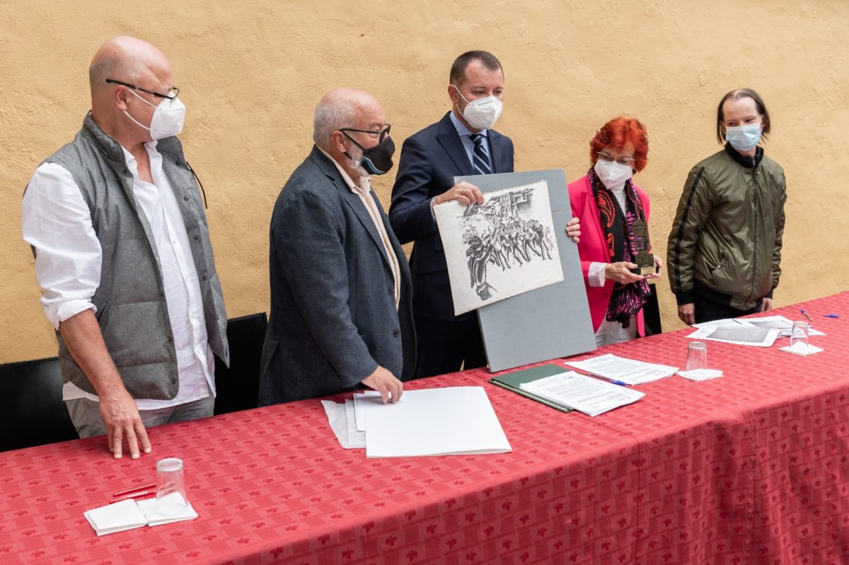 La familia de Tony Gallardo dona a Gáldar la documentación histórica y su obra artística sobre los “Sucesos de Sardina del Norte”
