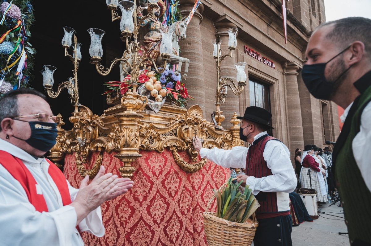 Toda Canarias unida en la ofrenda a Santiago de los Caballeros de Gáldar