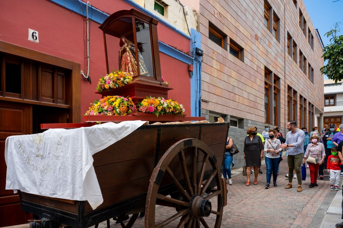 La Virgen de la Vega se reencuentra con sus vecinos